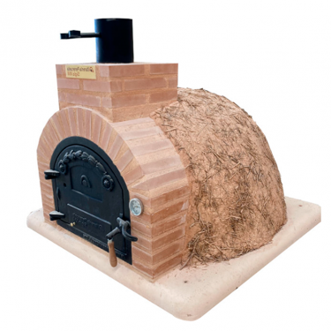 Wood-fired oven, finished in clay and straw